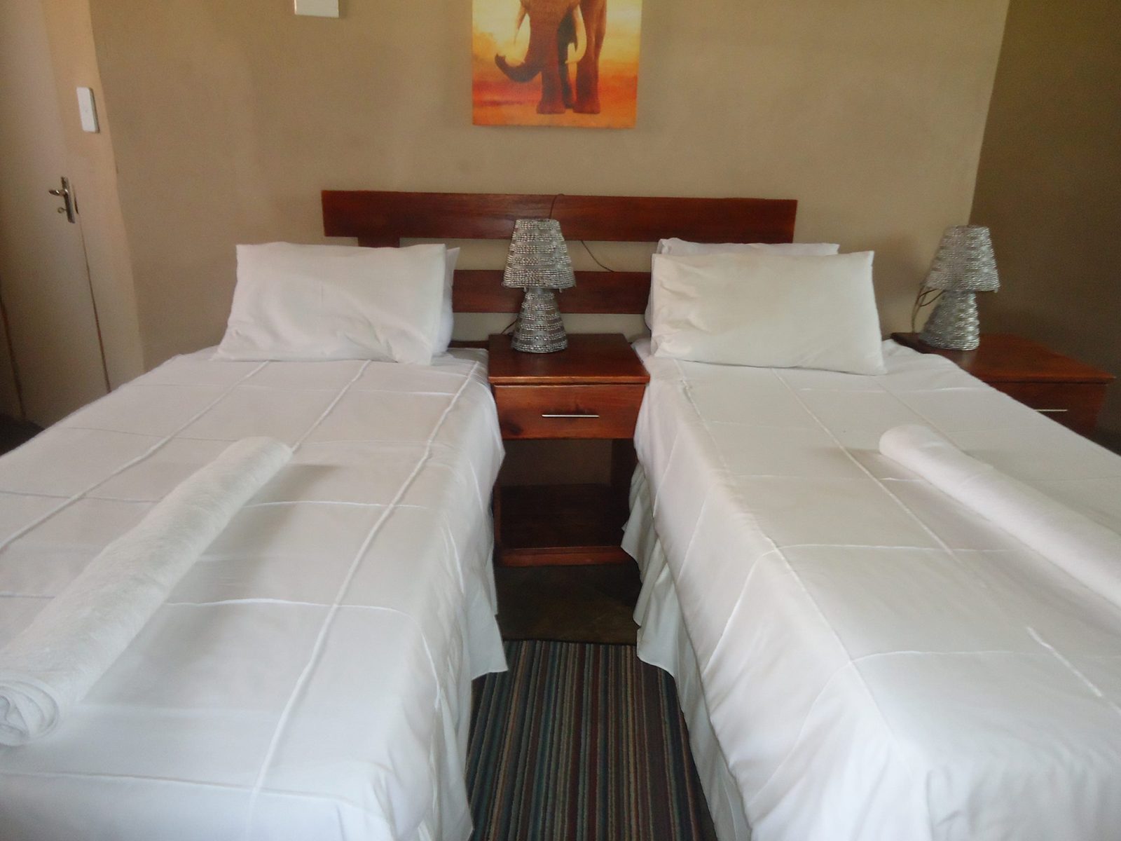 Executive twin single beds room